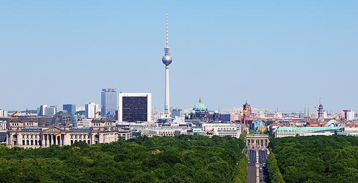 800px-Cityscape_Berlin Migrate to Germany