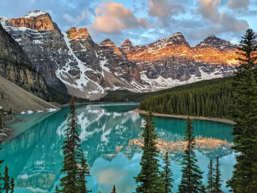 Moraine Lake, Canada. Photo by Jacky Huang on Unsplash